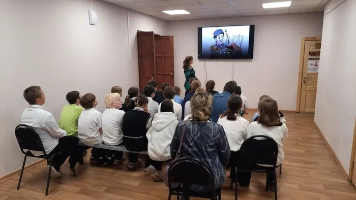 6 "Б" во время просмотра презентации