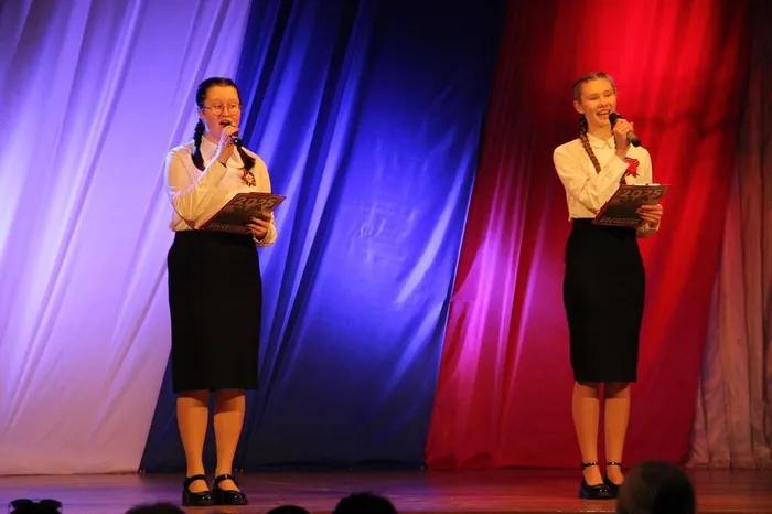 Ведущие концерта - Куклина Елизавета и Буланова Дарья